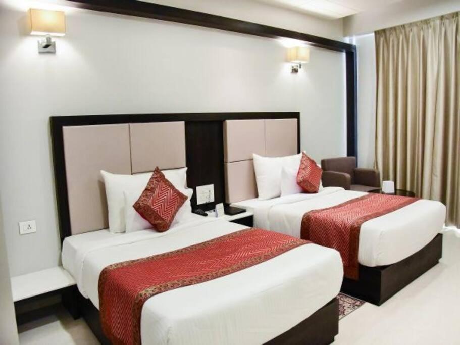 Hotel Platinum Shravasti Katra  Exteriör bild