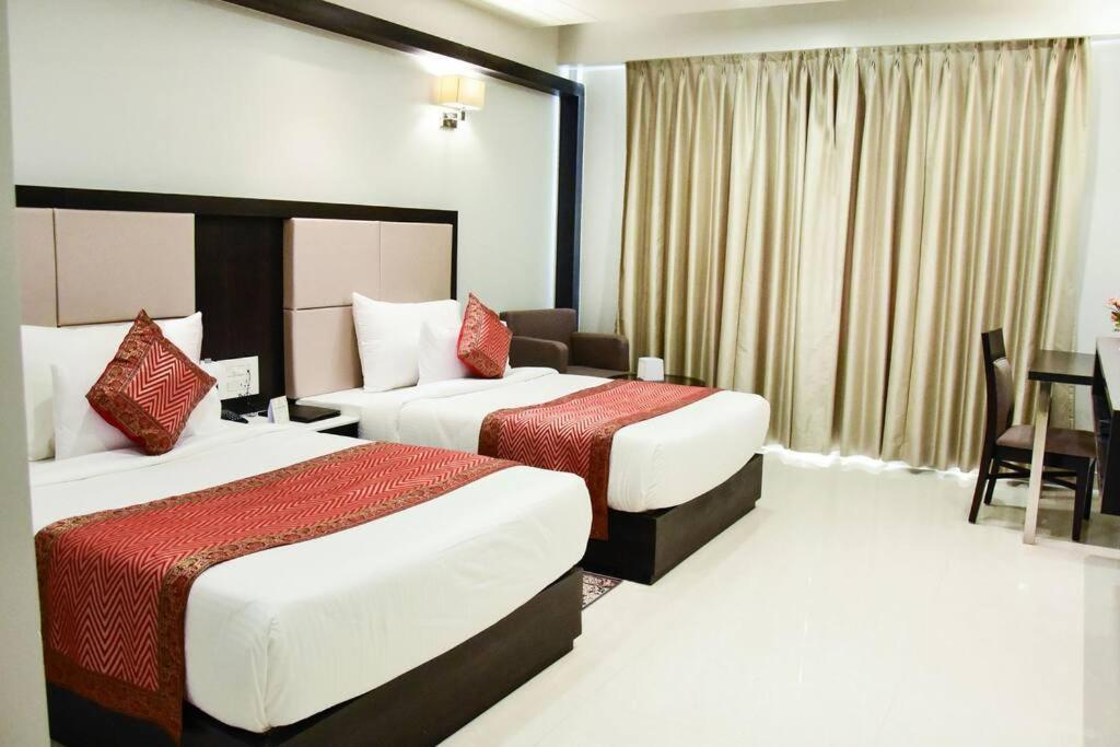 Hotel Platinum Shravasti Katra  Exteriör bild
